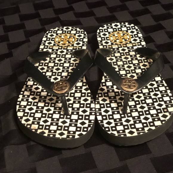 Tory Burch Shoes - 🛑Sold🛑Tory Burch Thong Flip Flops Geometric